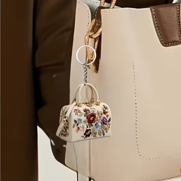 Handbags - 2D-Floral Embroidered Cream Handbag Keychain New in Package